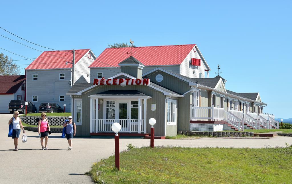 Motel Et Chalets Bo-Fleuve Evangeline Saint-Siméon Exterior photo