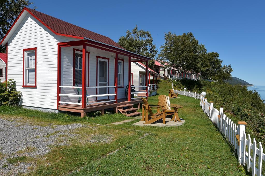 Motel Et Chalets Bo-Fleuve Evangeline Saint-Siméon Exterior photo