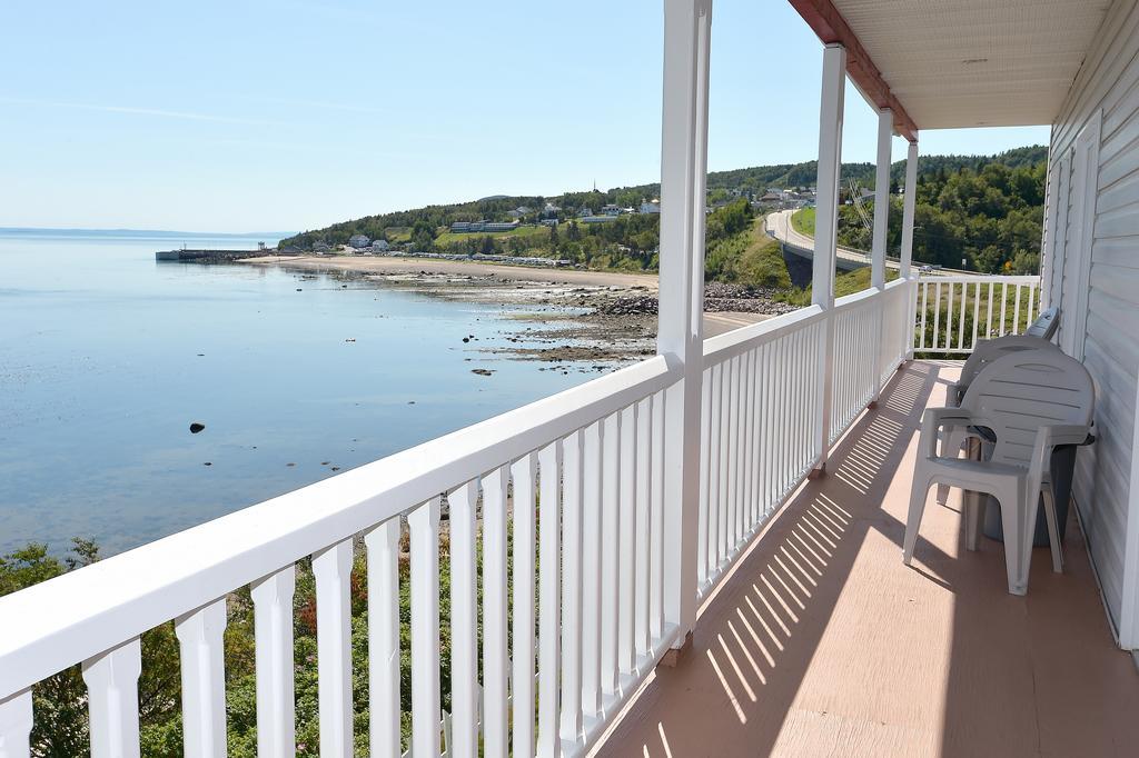 Motel Et Chalets Bo-Fleuve Evangeline Saint-Siméon Exterior photo