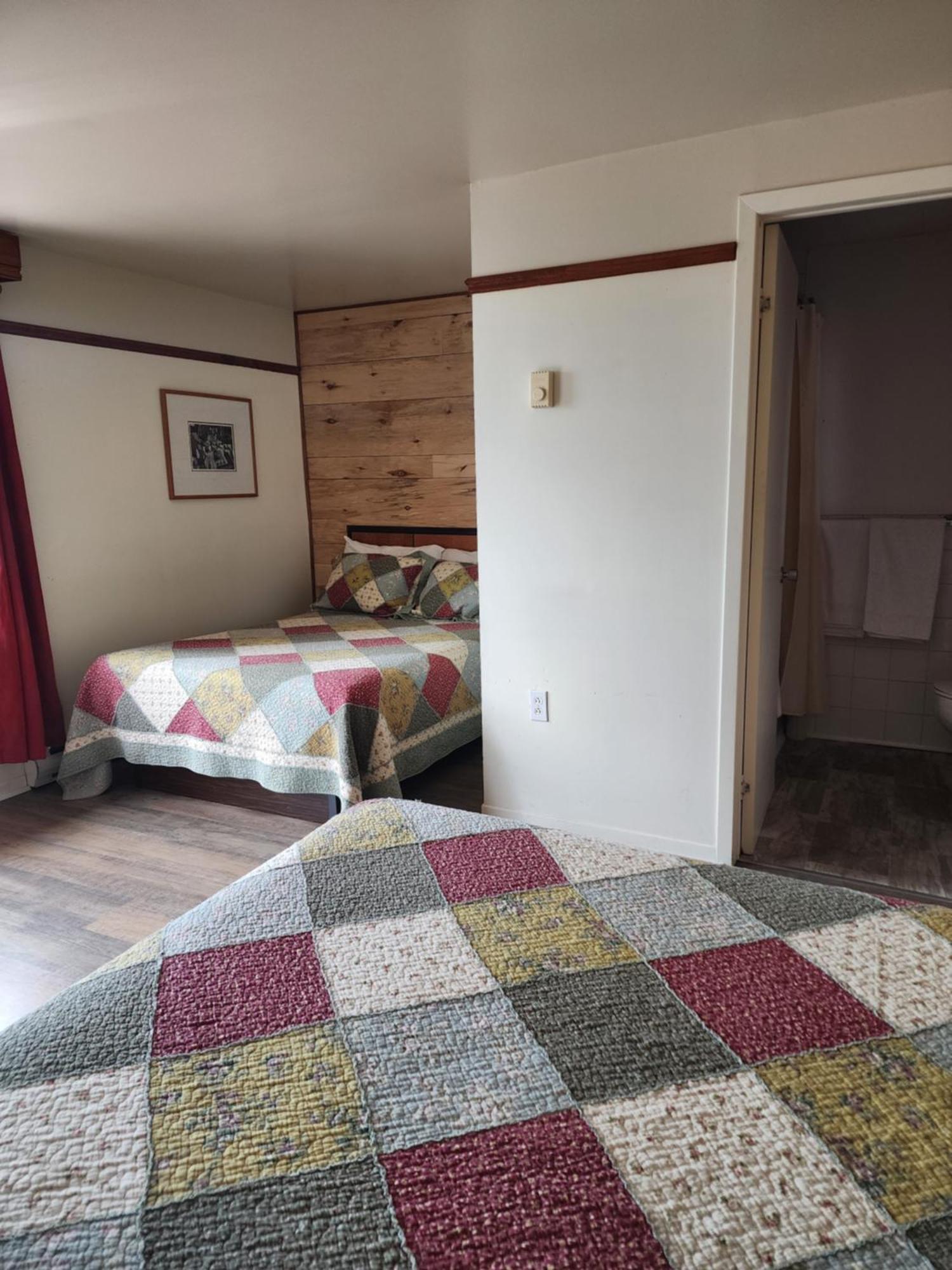 Motel Et Chalets Bo-Fleuve Evangeline Saint-Siméon Exterior photo