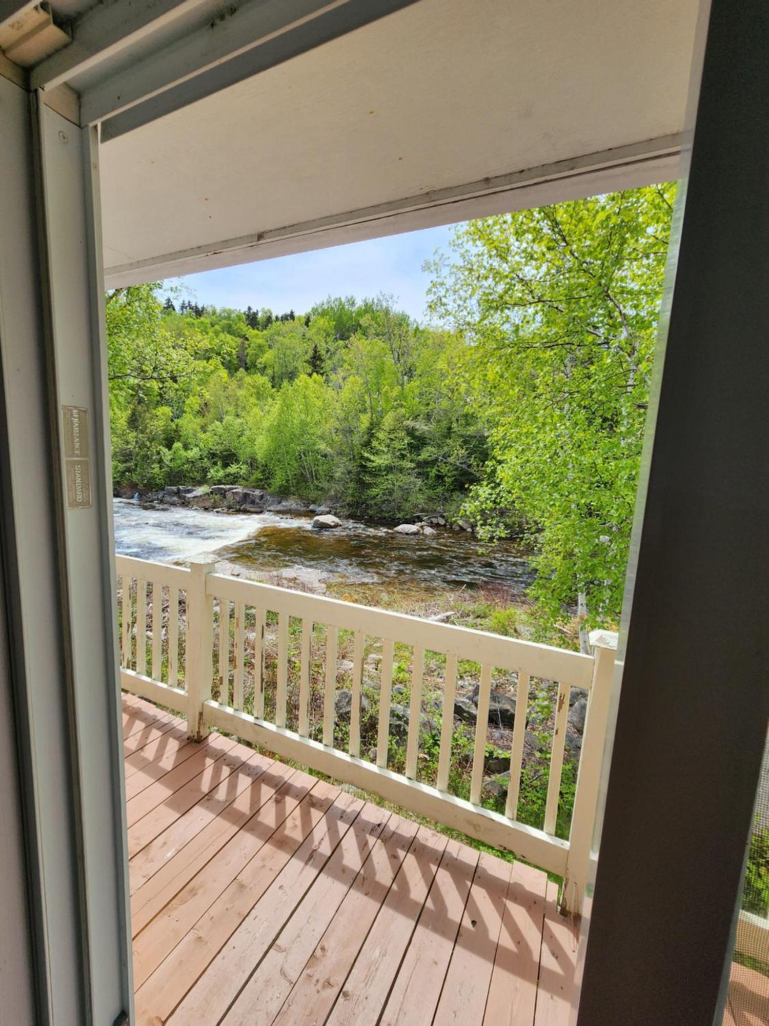 Motel Et Chalets Bo-Fleuve Evangeline Saint-Siméon Exterior photo