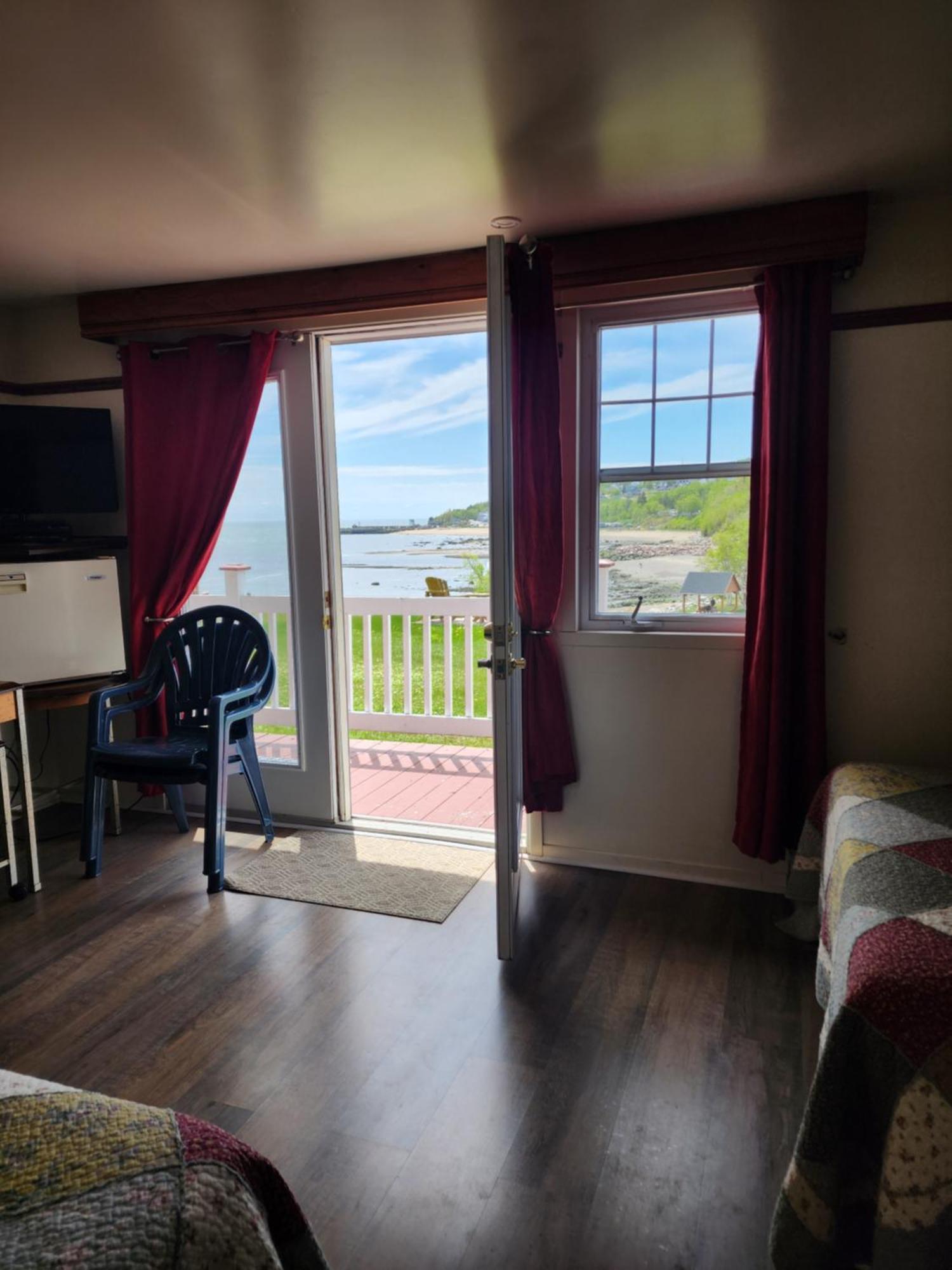 Motel Et Chalets Bo-Fleuve Evangeline Saint-Siméon Exterior photo