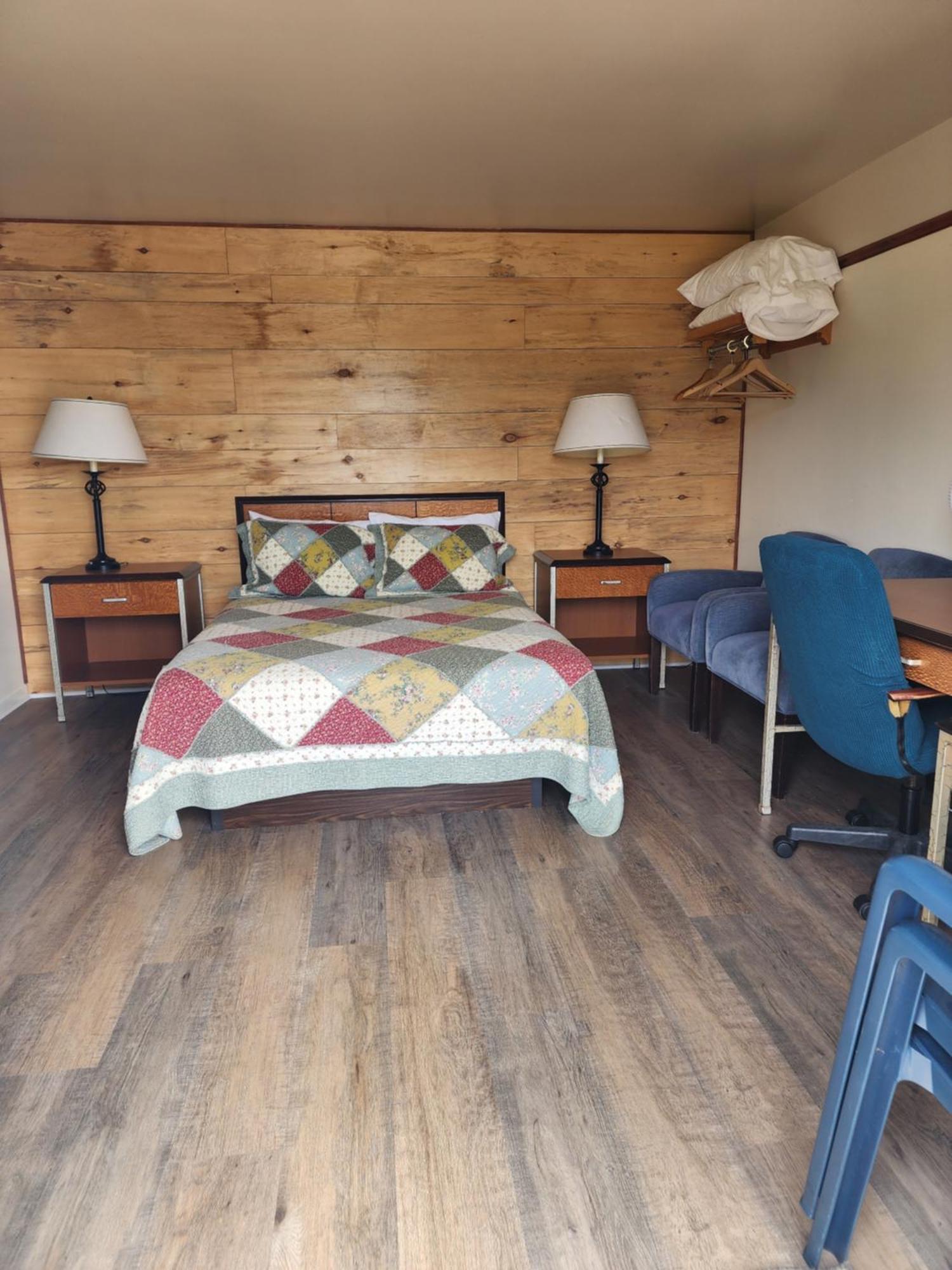 Motel Et Chalets Bo-Fleuve Evangeline Saint-Siméon Exterior photo