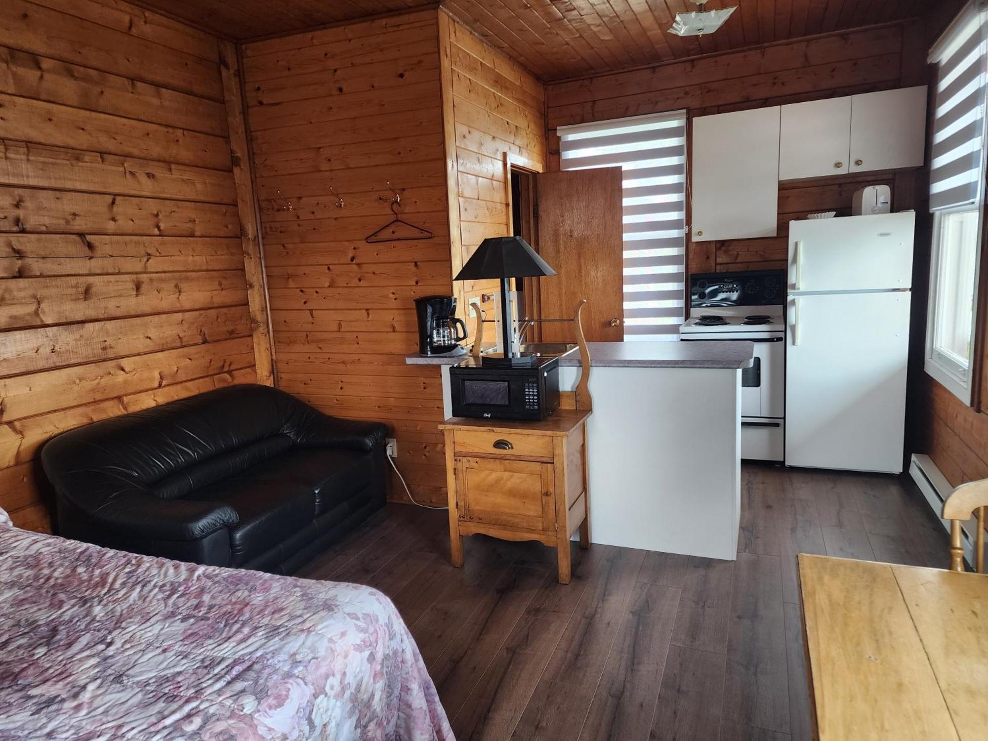 Motel Et Chalets Bo-Fleuve Evangeline Saint-Siméon Exterior photo