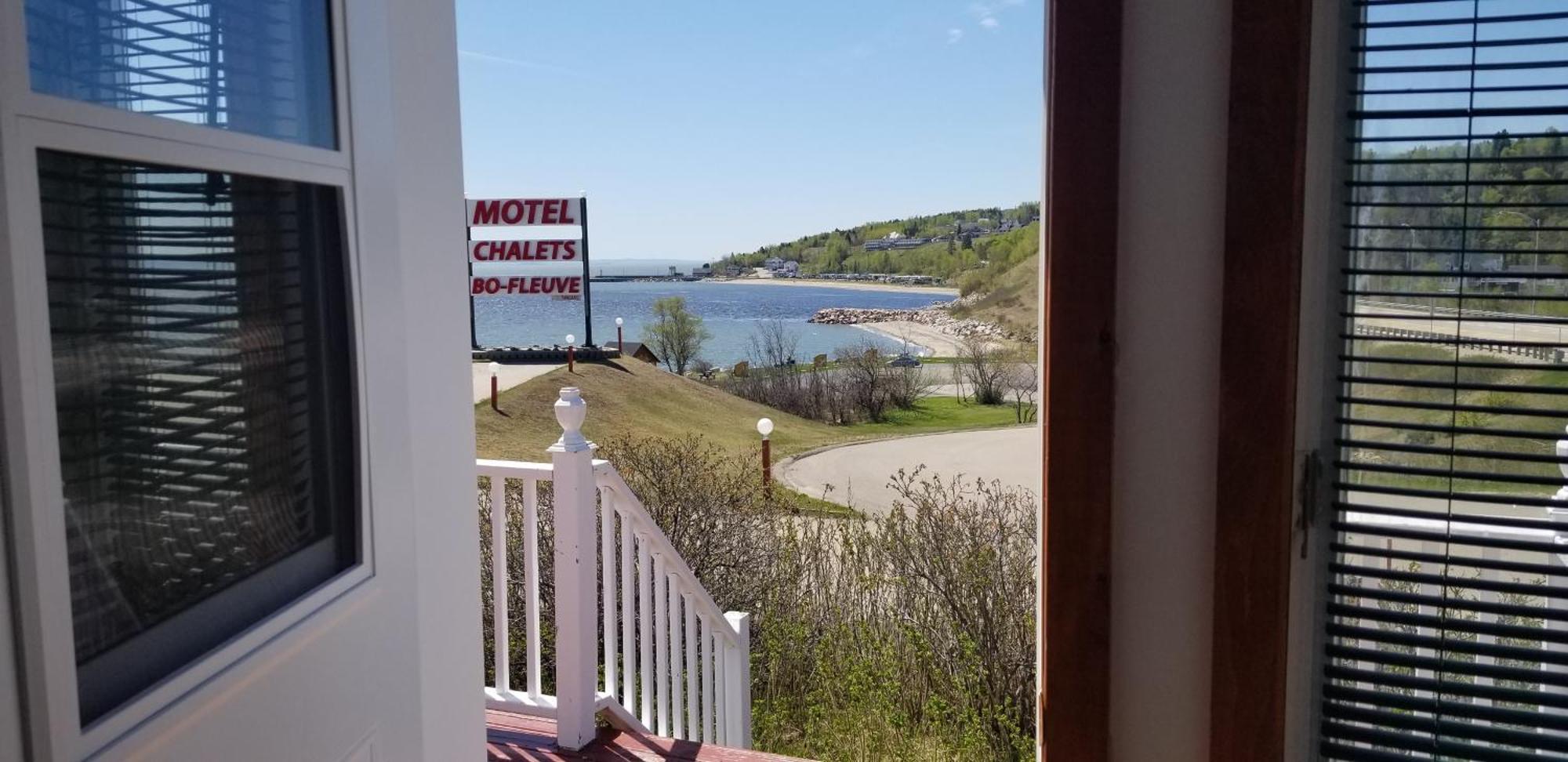 Motel Et Chalets Bo-Fleuve Evangeline Saint-Siméon Exterior photo